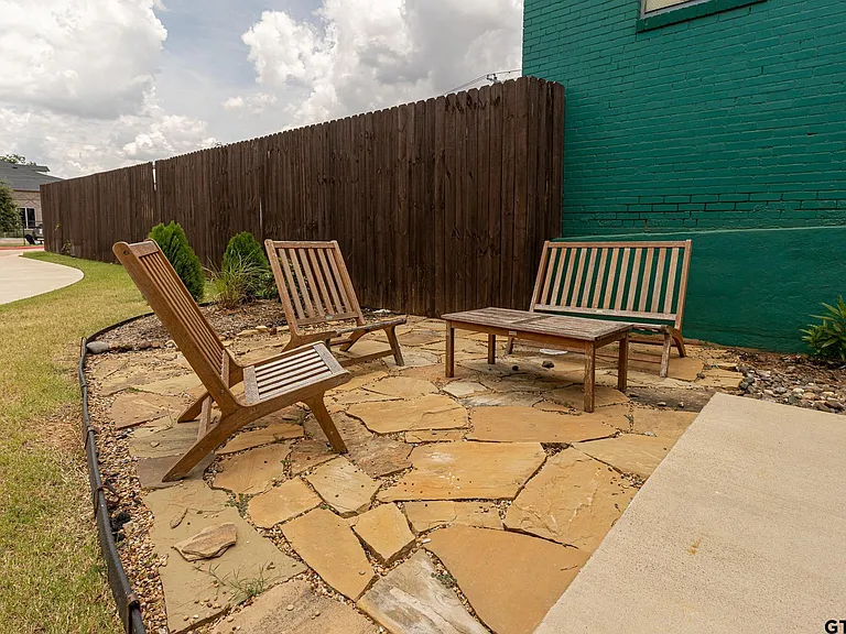 540 W Erwin St — Photo 27