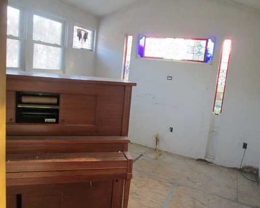 4th image of 826 Parkwood Rd