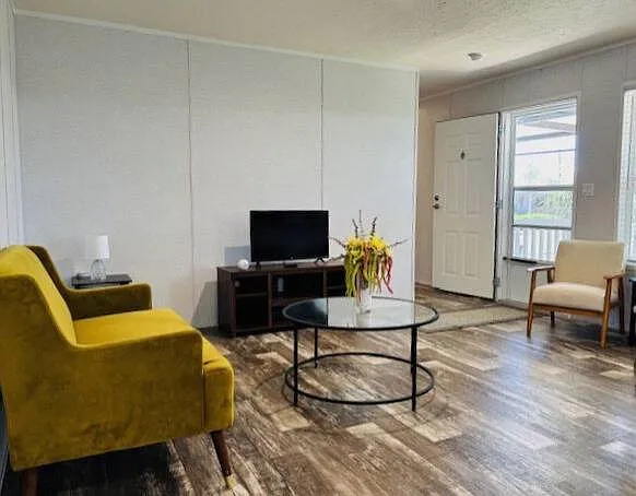 128 Los Platanos — Photo 3