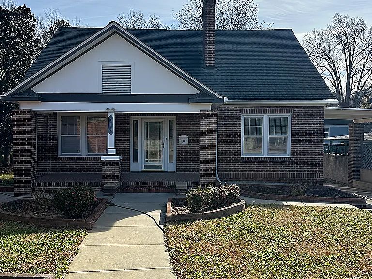 1st image of 610 Hawthorne Ln