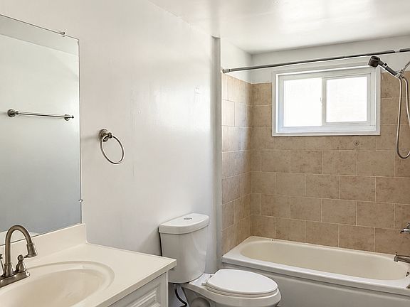 5th image of 4911 Laurel Canyon Blvd APT 6