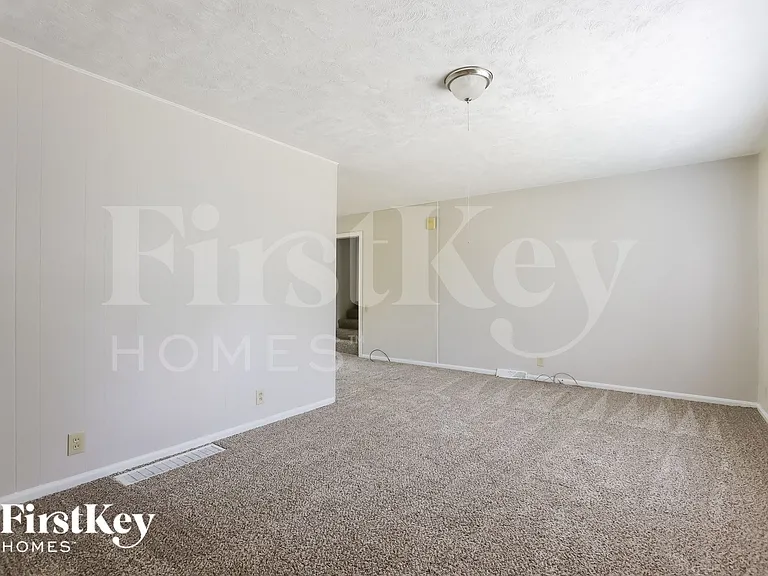 8405 E 47th St — Photo 3