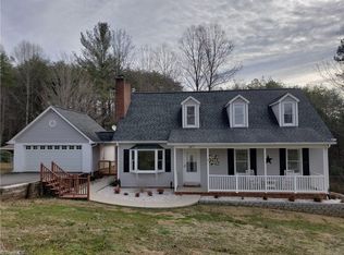 147 Strawberry Ln, Mount Airy, NC