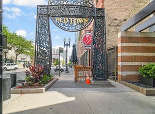 1212 N Wells St APT 206, Chicago, IL 60610