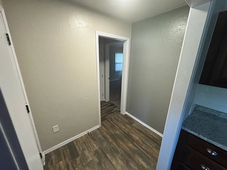 1408 Carlisle Ct — Photo 5