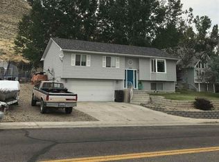 2405 Hitching Post Dr, Green River, WY 82935