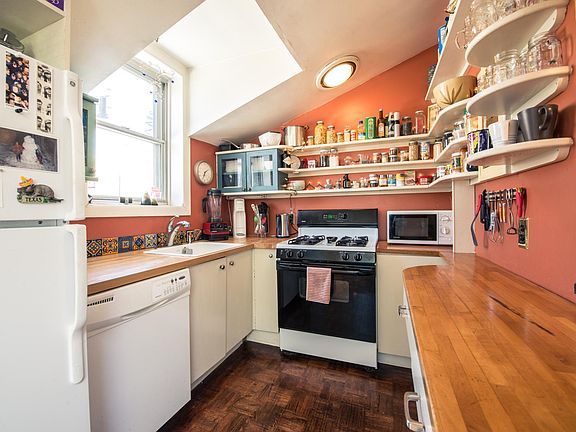 5th image of 1031 Montrose St #B