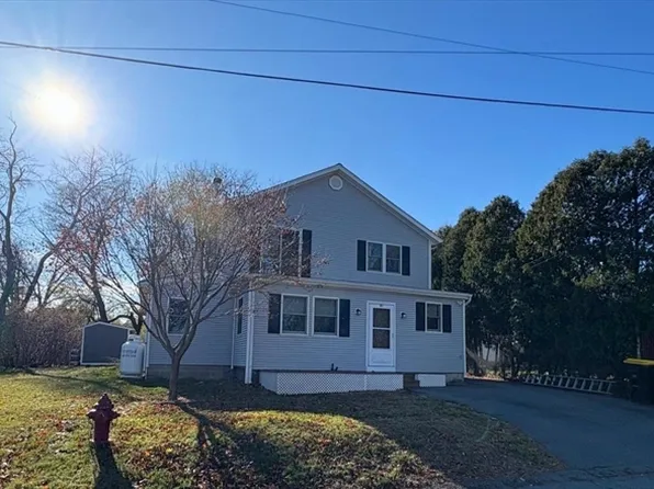 951 Dickinson St, Fall River, MA 02721
