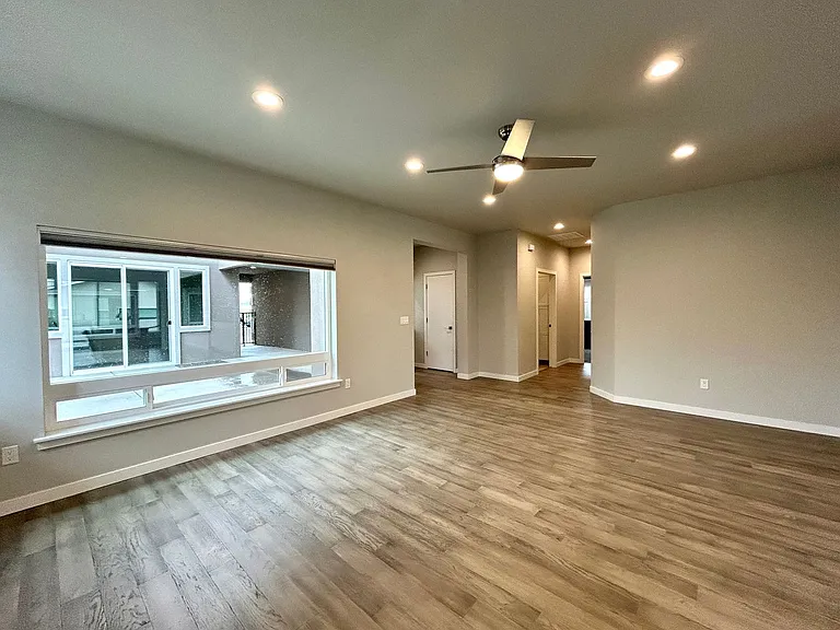 304 E Stanford Ave — Photo 3