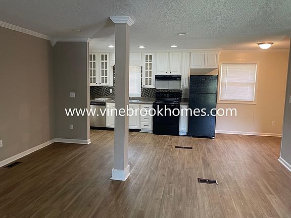 2nd image of 3217 Green Grove Dr NE
