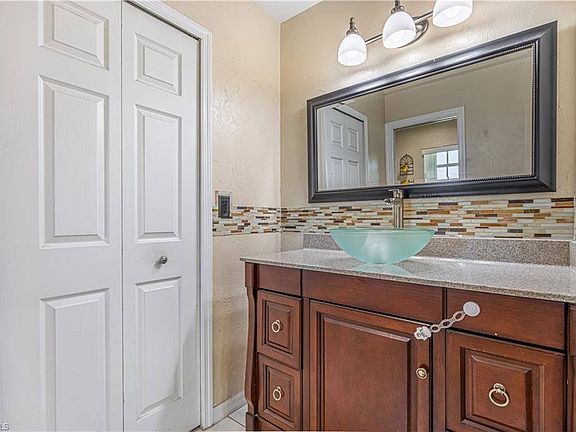 2nd image of 408 SE 9th Pl