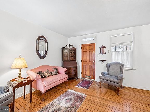 5th image of 2119 Rodman St