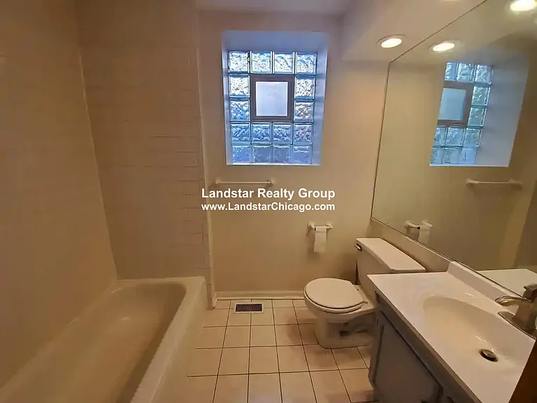 1427 N Wood St #1 — Photo 6