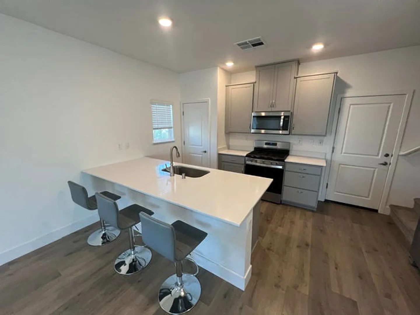 Convenient and Clean Condo — Photo 4