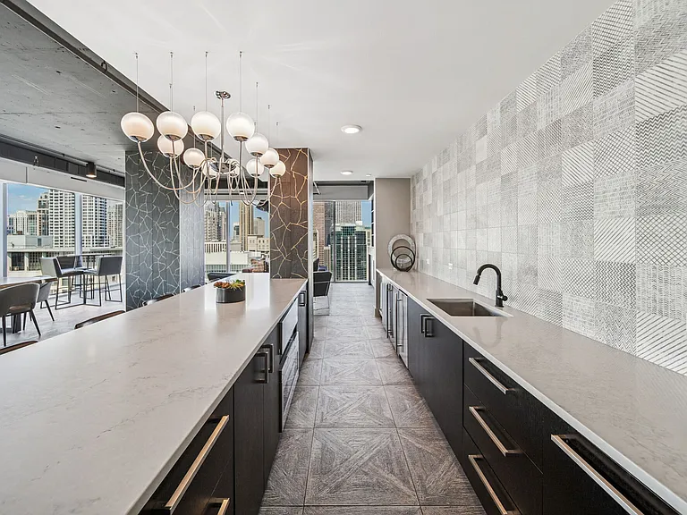 Aston Chicago — Photo 27