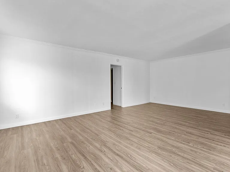 Encino Park West Apartments — Photo 27