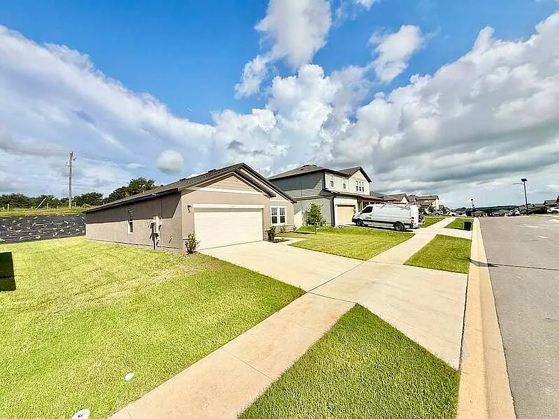 4 bed, 3.0 bath, 2164 sqft, $2,350 — Photo 4