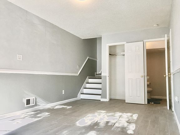 4th image of 189 Monahan Ave