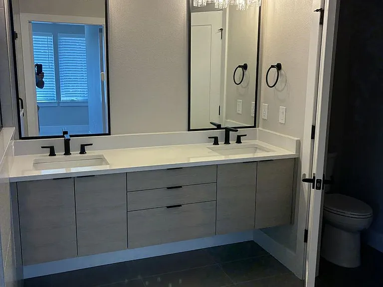 623 SW Lobelia St — Photo 5