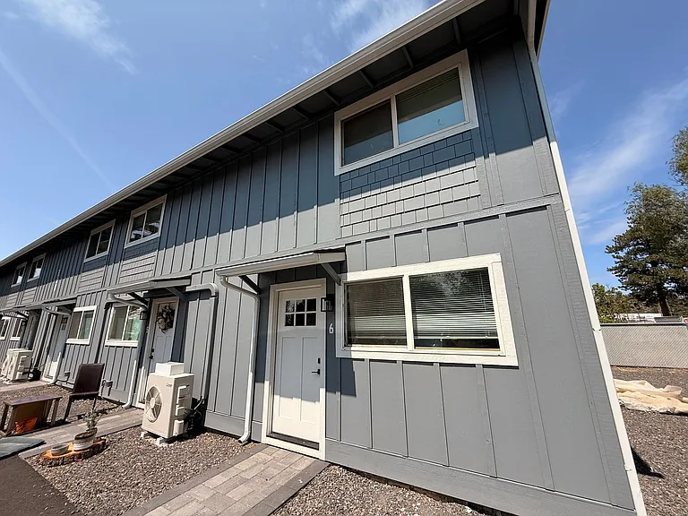 360 SE Railroad St #6 — Photo 9