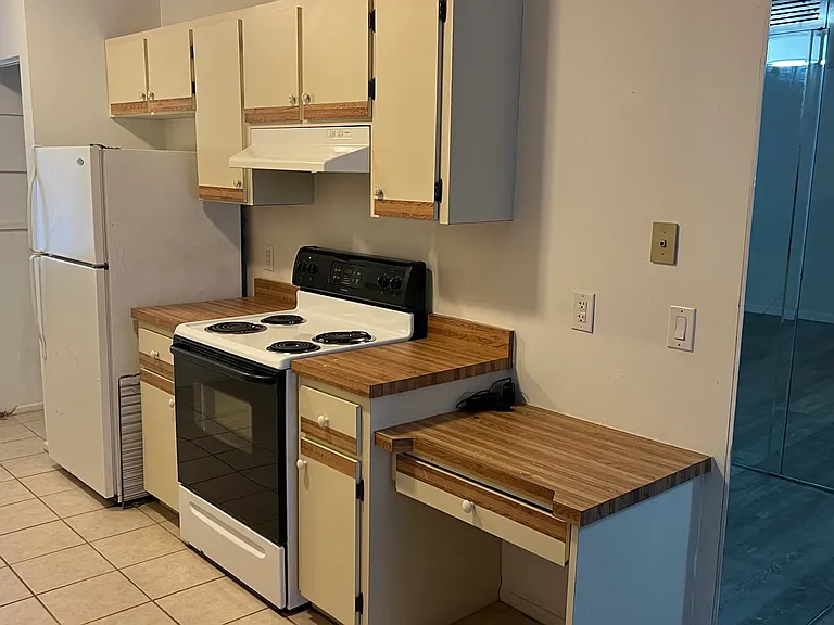 644 E Rosewood Ln — Photo 6