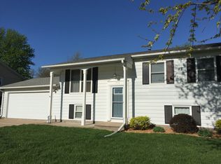 1712 Springdale Dr, Clinton, IA 52732