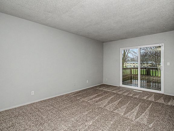 4th image of 703 Meadow Pl
