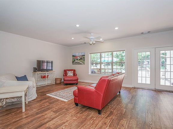 5th image of 605 Sherwood Oaks Dr