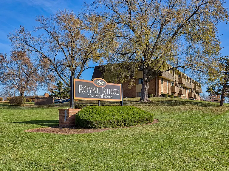 Royal Ridge Apartments — Photo 2