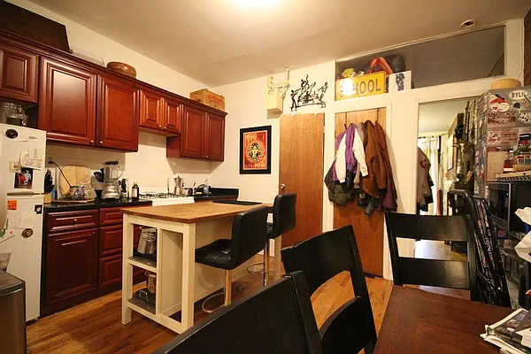 Rented by Dynamik Realty | media 41