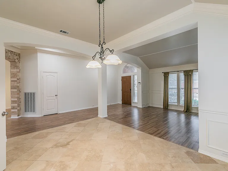 4633 Baldwin Ln — Photo 3