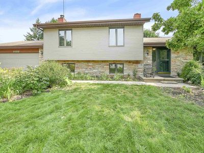 1033 CHARLES COURT, Neenah, WI, 54956