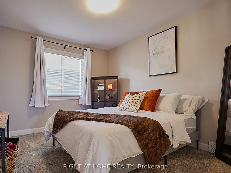 42 Moonstone Cres — Photo 15