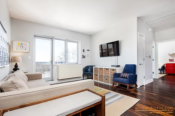 Sold by aptsandlofts.com | media 26