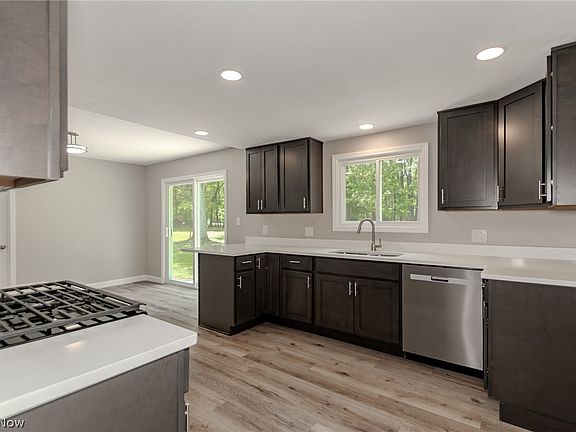 4th image of 2986 Bishop Rd