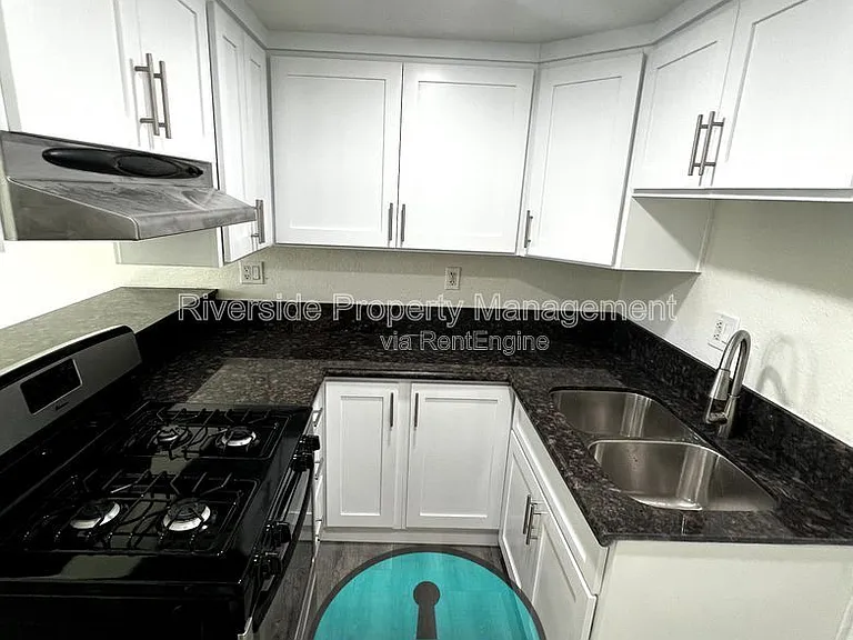 1221 Villa St #A — Photo 6