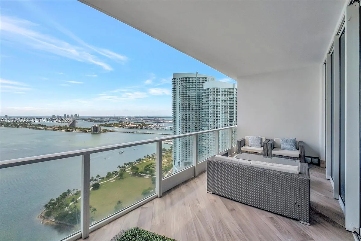 Building Photo - 2020 N Bayshore Dr #3408
