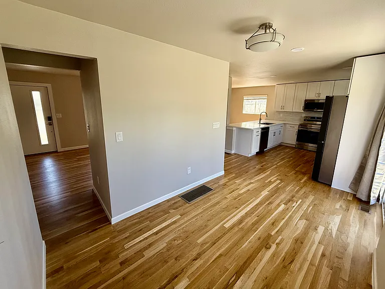 1205 S Grape St — Photo 4