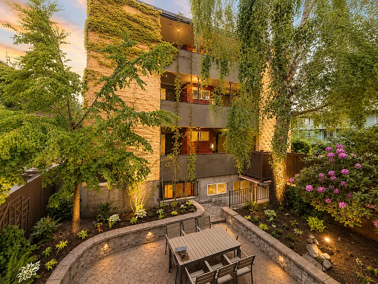 Barrett Square Apartments: Your Ideal Urban Home — Photo 30
