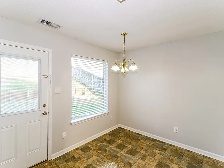 2806 Breezy Ridge Trl — Photo 6