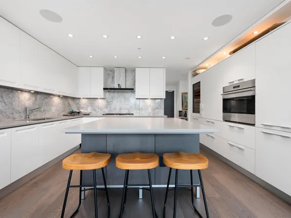6333 West Blvd #310, Vancouver, BC V6M 3W4