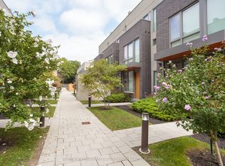 46 Curzon St #312, Toronto, ON M4M0C2