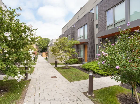 46 Curzon St #312, Toronto, ON M4M 0C2