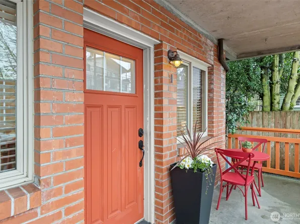 461 N 45th Street #1, Seattle, WA 98103