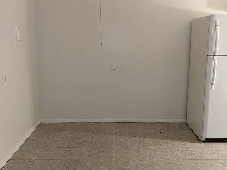 2050 Lilac Ln — Photo 4