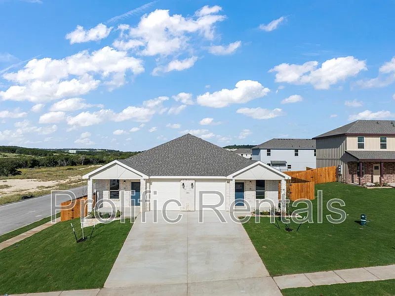 3 bed, 2.0 bath, 1446 sqft, $1,500 — Photo 3