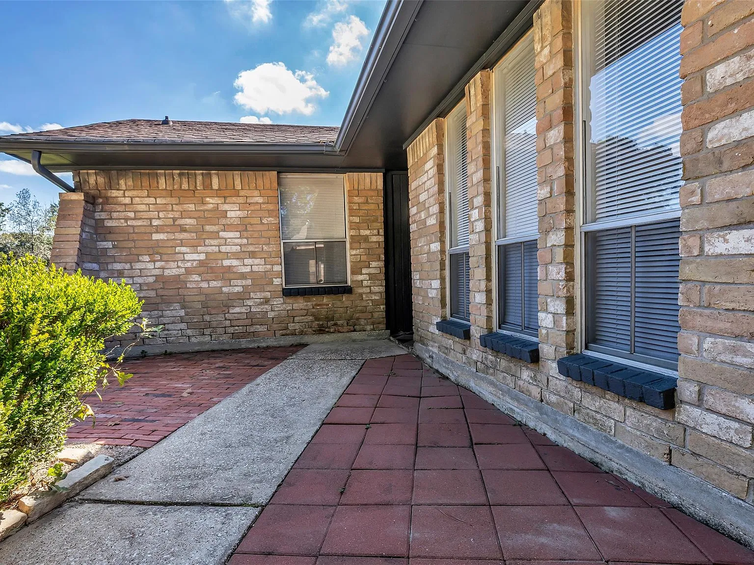 4 bed, 1.5 bath, 1248 sqft, $1,900 — Photo 3