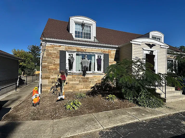 3 bed, 1.5 bath, 1200 sqft, $1,350 — Photo 1