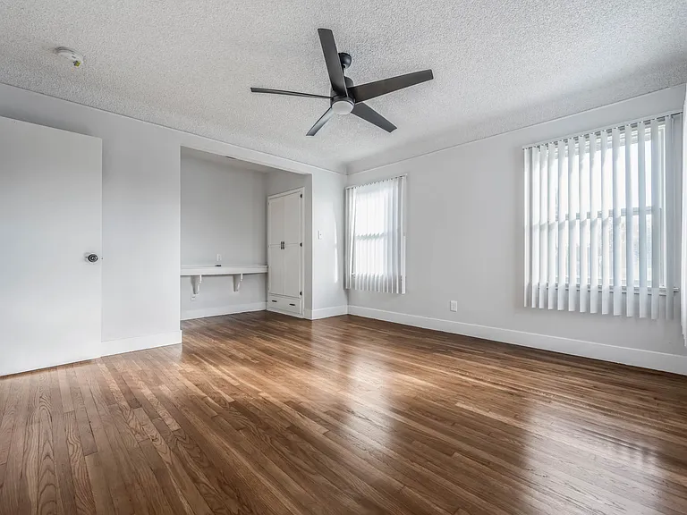 4067 Sutro Ave — Photo 14