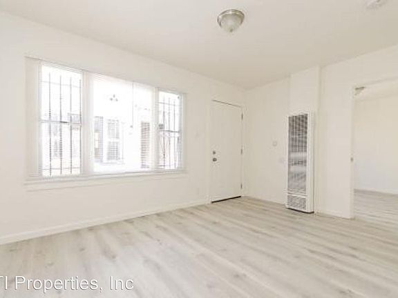 4th image of 536 W 48th St #9109670